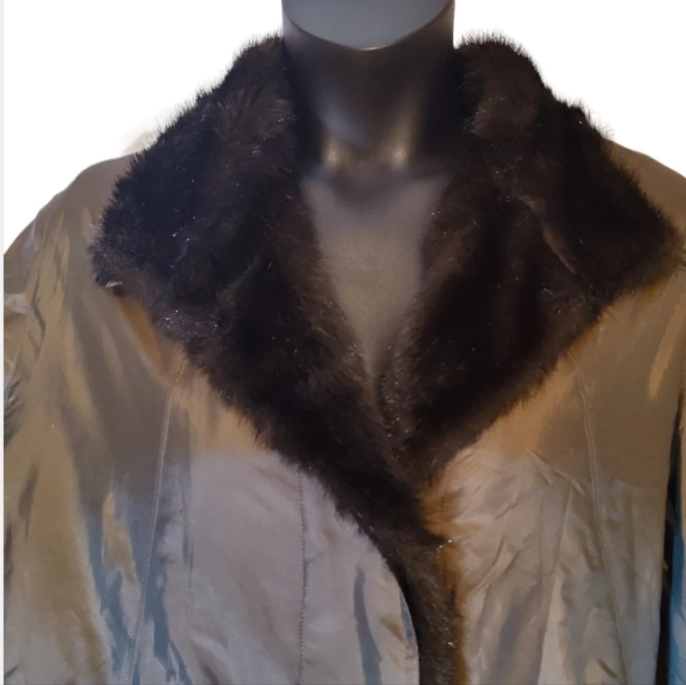 𝅺BEAUTIFUL Regent Park Iridescent Faux Mink Trimmed Coat EUC ❤️ - Picture 4 of 15